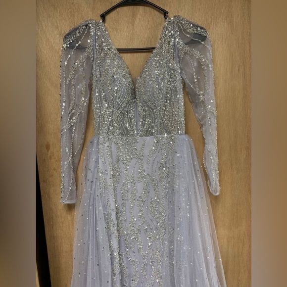 Women fancy wedding dress - Picture 5 of 8